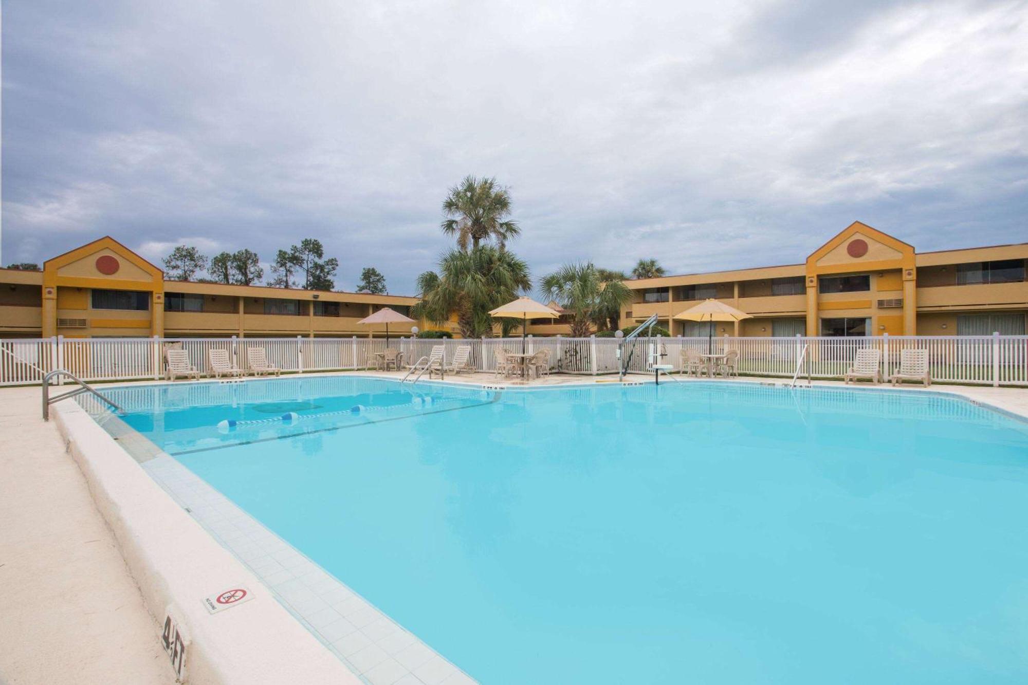 Days Inn By Wyndham Ocala North Exterior photo