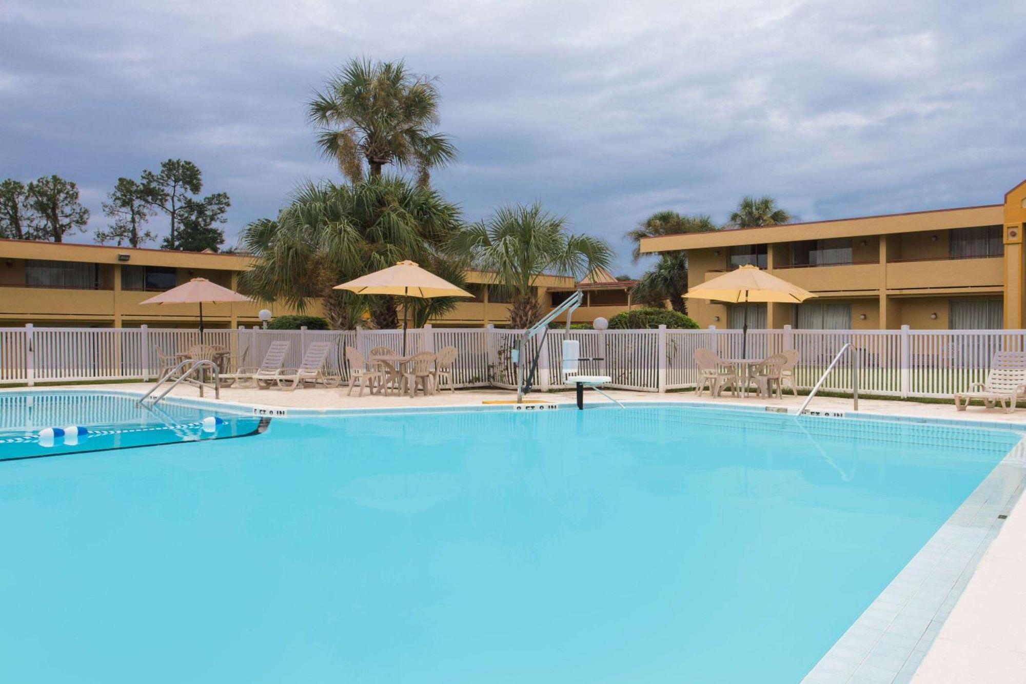 Days Inn By Wyndham Ocala North Exterior photo