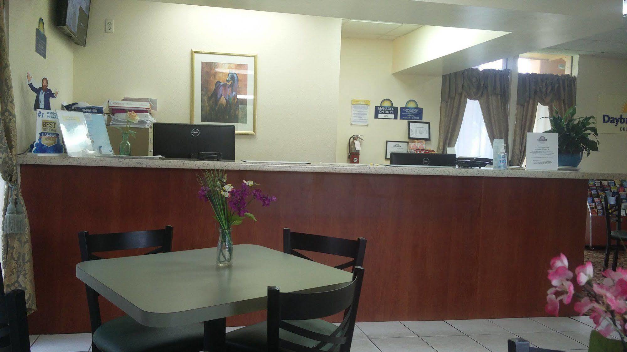Days Inn By Wyndham Ocala North Exterior photo